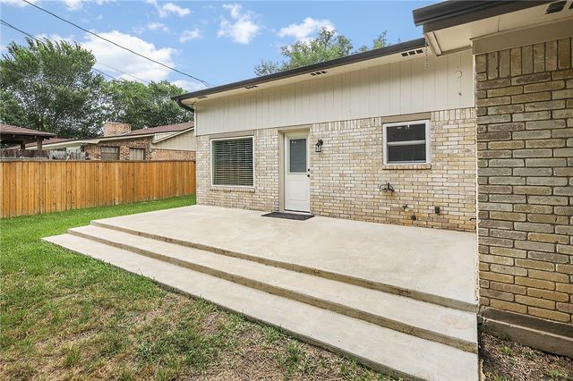 2900 Normand Drive, College Station, TX 77845