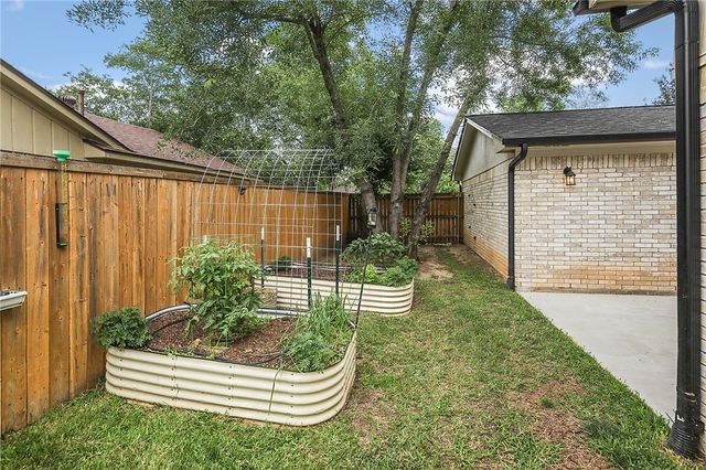 2900 Normand Drive, College Station, TX 77845