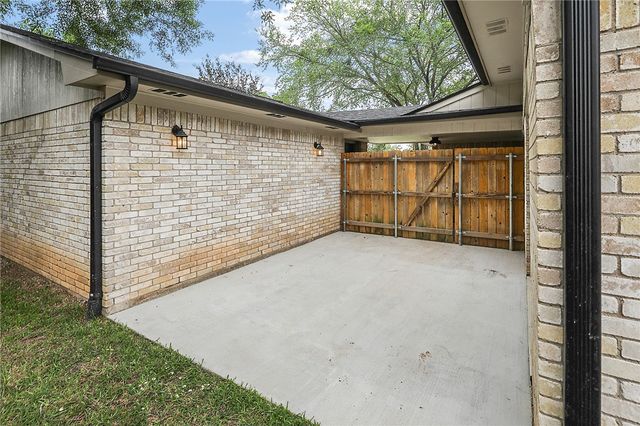 2900 Normand Drive, College Station, TX 77845