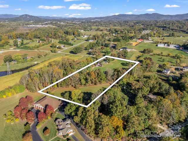 628 New Hope Road, Flat Rock, NC 28731