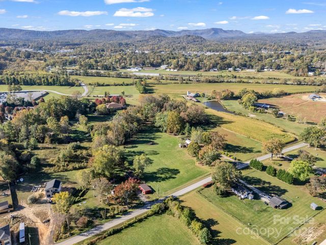 628 New Hope Road, Flat Rock, NC 28731