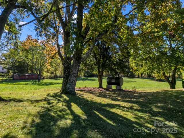 628 New Hope Road, Flat Rock, NC 28731