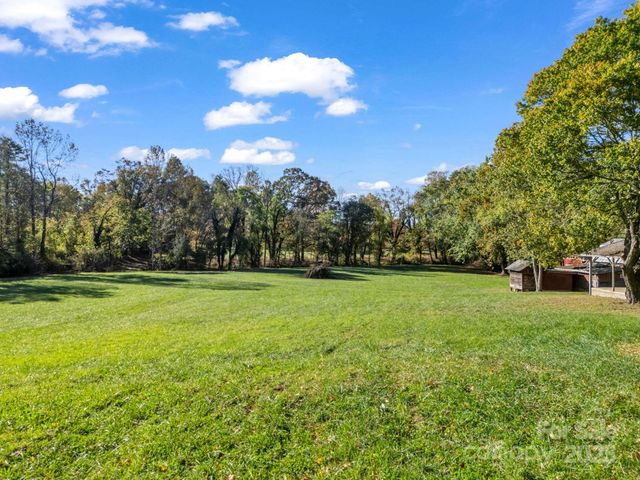 628 New Hope Road, Flat Rock, NC 28731