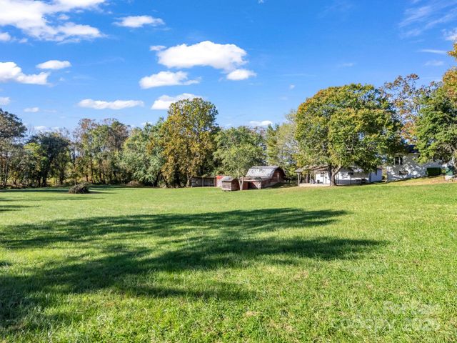 628 New Hope Road, Flat Rock, NC 28731