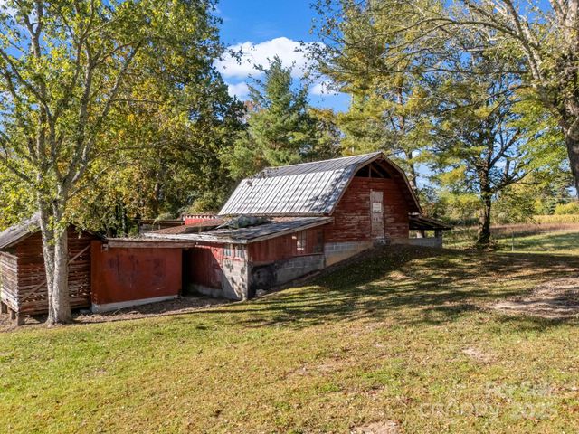 628 New Hope Road, Flat Rock, NC 28731