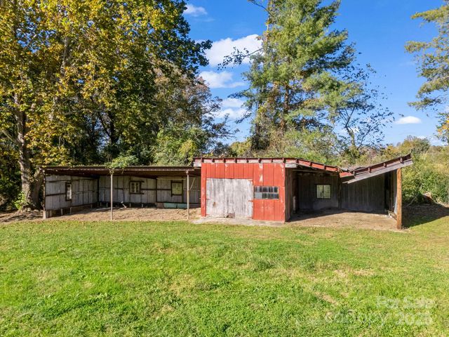 628 New Hope Road, Flat Rock, NC 28731