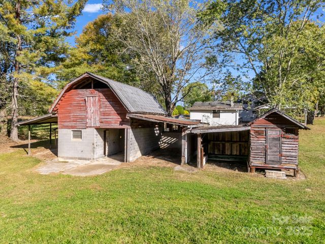 628 New Hope Road, Flat Rock, NC 28731