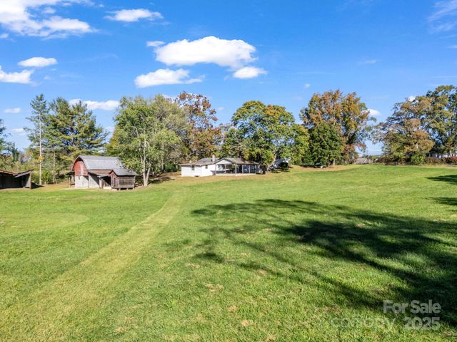 628 New Hope Road, Flat Rock, NC 28731