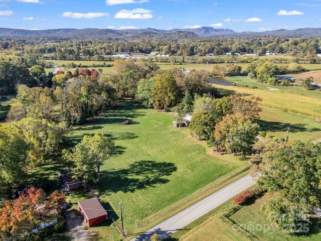 628 New Hope Road, Flat Rock, NC 28731