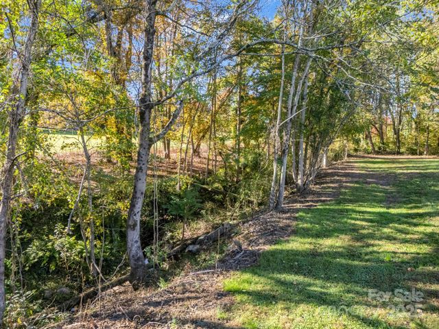 628 New Hope Road, Flat Rock, NC 28731