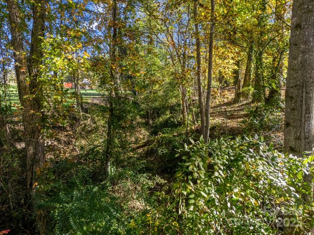 628 New Hope Road, Flat Rock, NC 28731