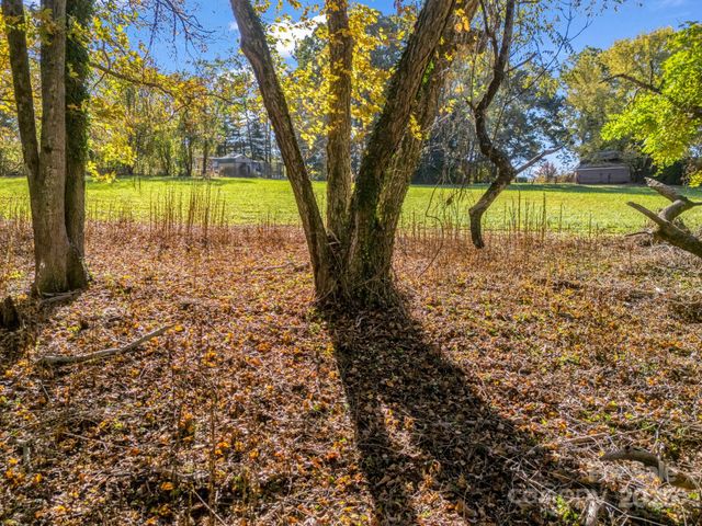 628 New Hope Road, Flat Rock, NC 28731