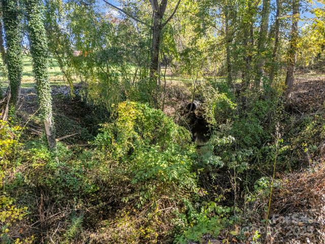 628 New Hope Road, Flat Rock, NC 28731