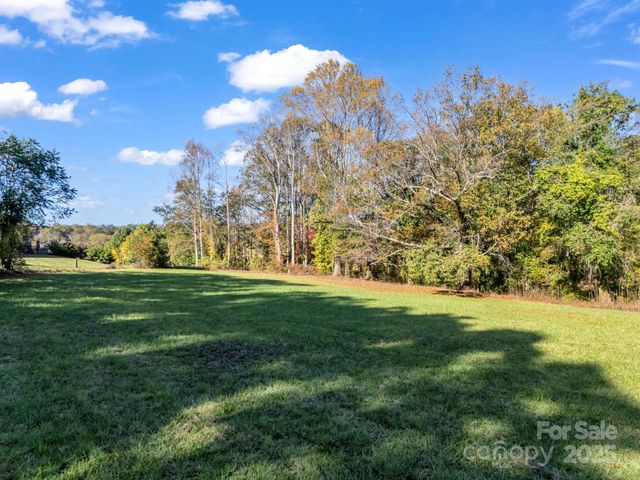 628 New Hope Road, Flat Rock, NC 28731