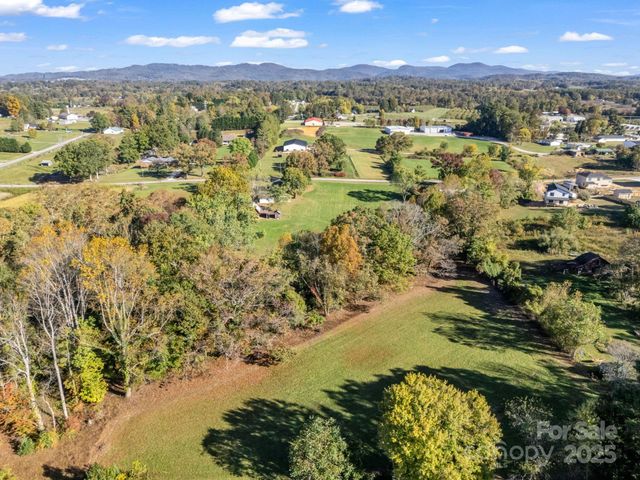 628 New Hope Road, Flat Rock, NC 28731