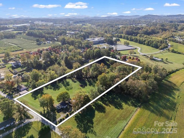628 New Hope Road, Flat Rock, NC 28731