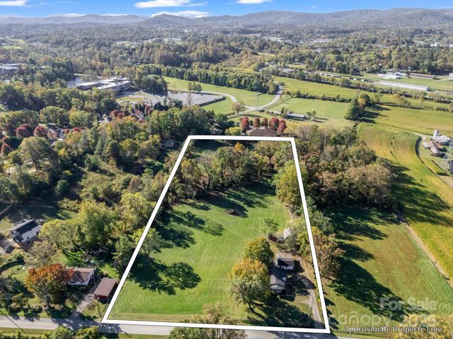 628 New Hope Road, Flat Rock, NC 28731