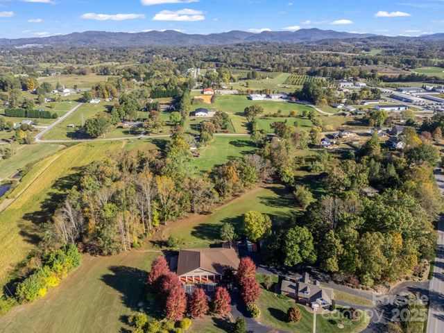 628 New Hope Road, Flat Rock, NC 28731