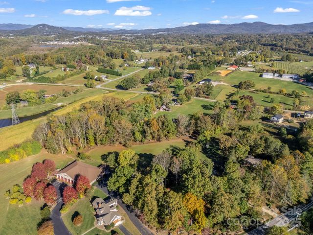 628 New Hope Road, Flat Rock, NC 28731