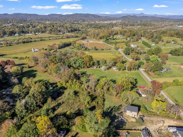 628 New Hope Road, Flat Rock, NC 28731