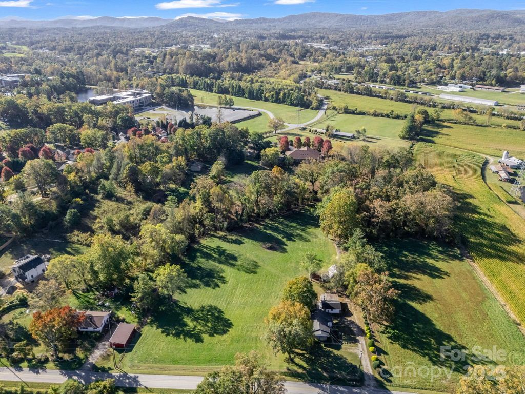 628 New Hope Road, Flat Rock, NC 28731