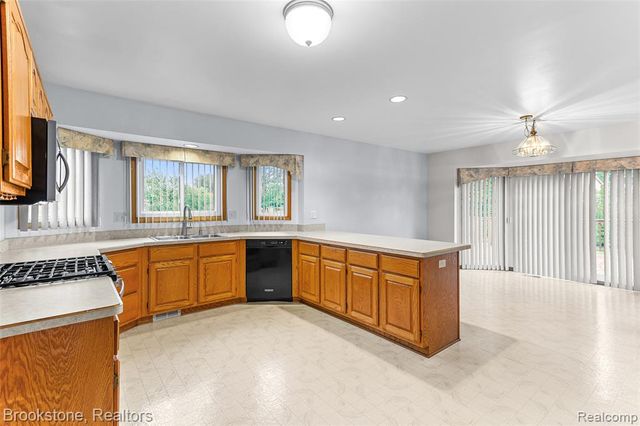 53725 Arabian Trail, Macomb, MI 48042