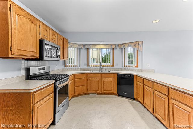 53725 Arabian Trail, Macomb, MI 48042