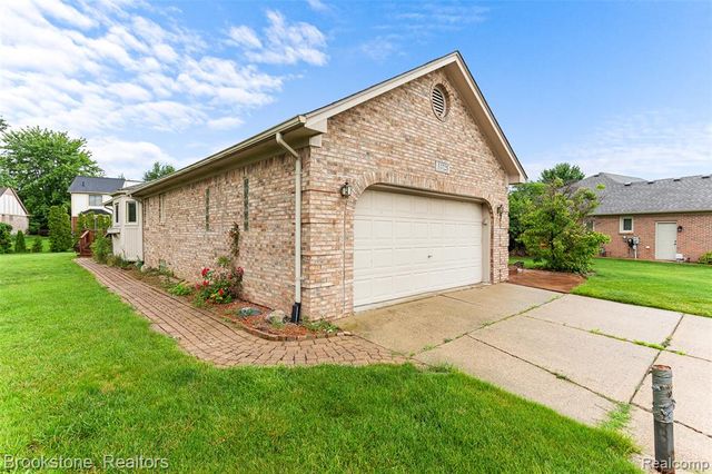 53725 Arabian Trail, Macomb, MI 48042
