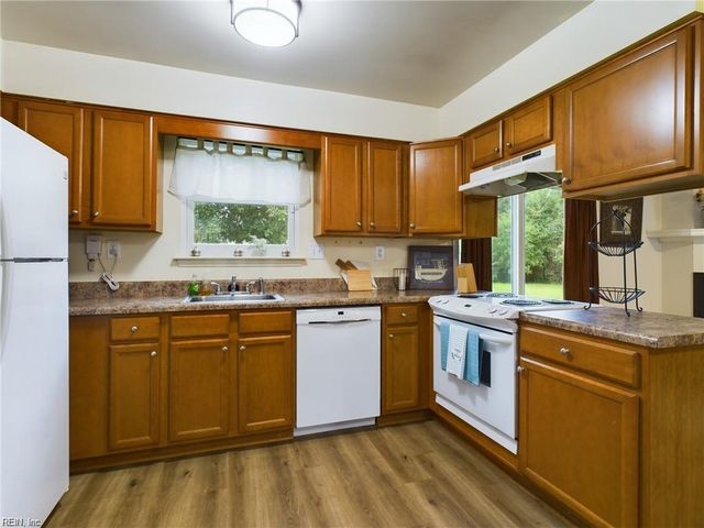 1320 Pierside CT, Virginia Beach, VA 23453