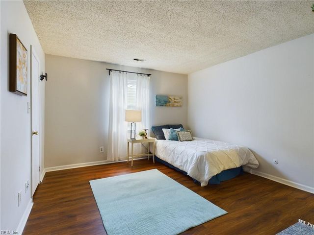 1320 Pierside CT, Virginia Beach, VA 23453