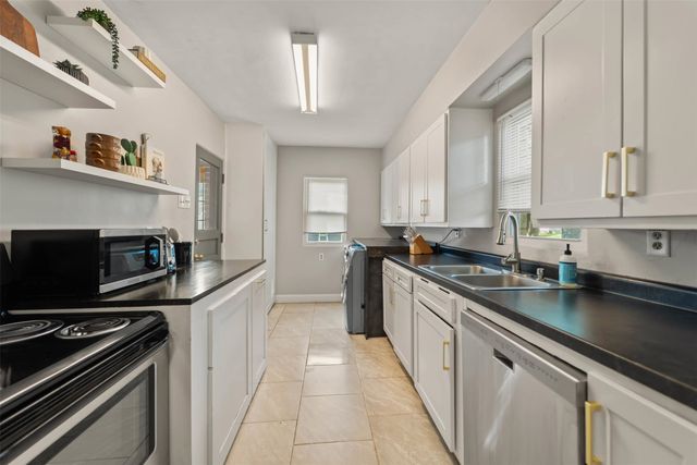 2203 35th Street, Des Moines, IA 50310