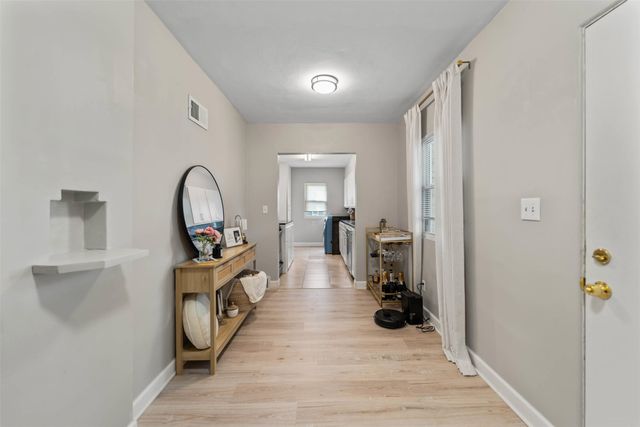 2203 35th Street, Des Moines, IA 50310