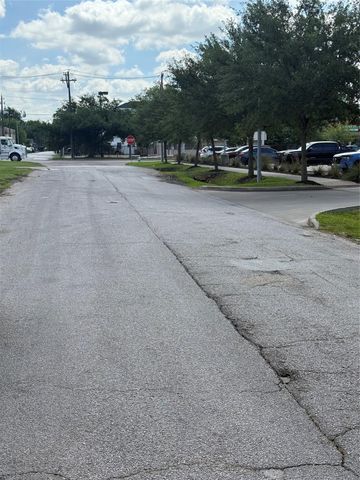 224 W 28th Street, Houston, TX 77008