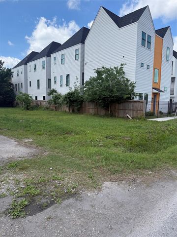 224 W 28th Street, Houston, TX 77008