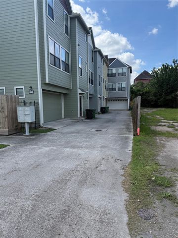 224 W 28th Street, Houston, TX 77008