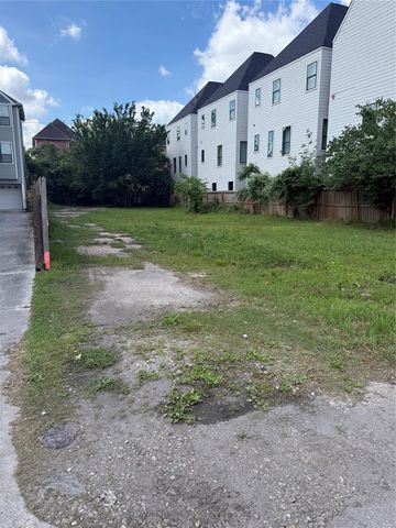 224 W 28th Street, Houston, TX 77008