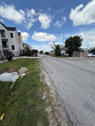224 W 28th Street, Houston, TX 77008