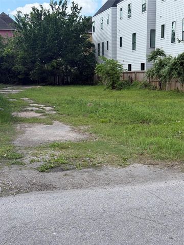224 W 28th Street, Houston, TX 77008