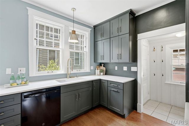 125 S Elm Avenue, St Louis, MO 63119