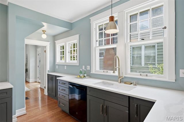 125 S Elm Avenue, St Louis, MO 63119