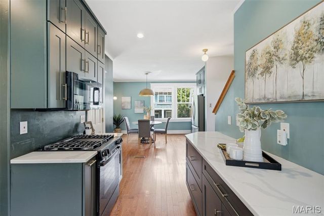 125 S Elm Avenue, St Louis, MO 63119