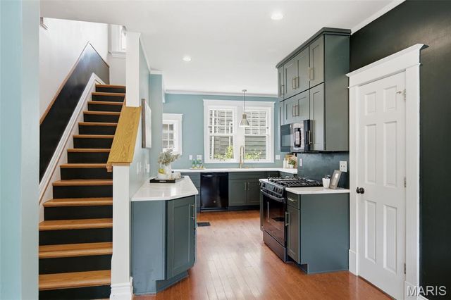 125 S Elm Avenue, St Louis, MO 63119