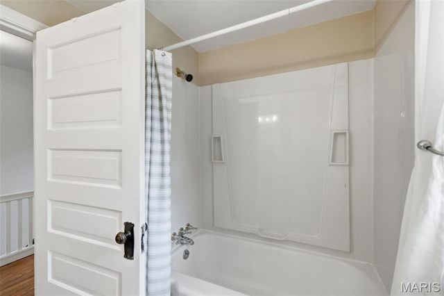 125 S Elm Avenue, St Louis, MO 63119