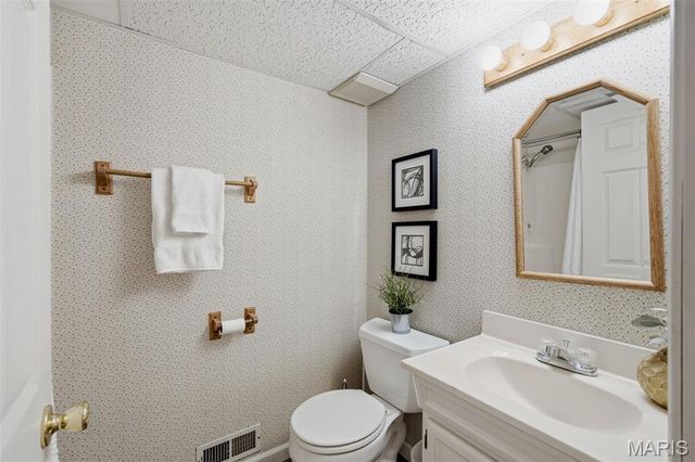 125 S Elm Avenue, St Louis, MO 63119