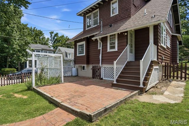 125 S Elm Avenue, St Louis, MO 63119