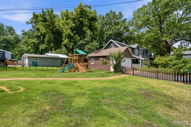 125 S Elm Avenue, St Louis, MO 63119