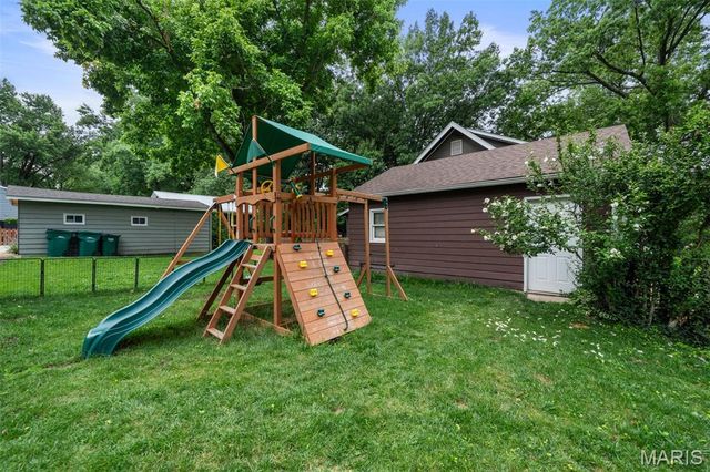125 S Elm Avenue, St Louis, MO 63119