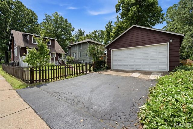 125 S Elm Avenue, St Louis, MO 63119
