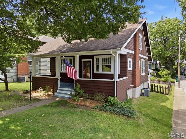 125 S Elm Avenue, St Louis, MO 63119