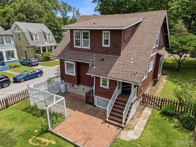 125 S Elm Avenue, St Louis, MO 63119